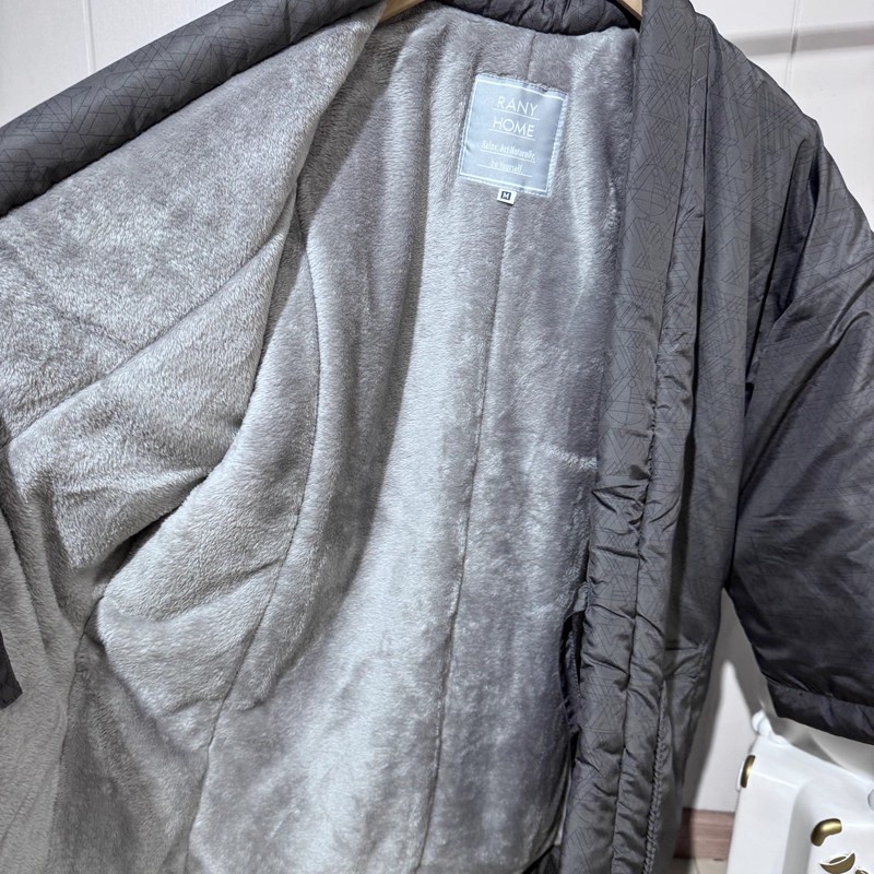 Traditioneller japanischer Han – Traditional Winter Japanese Clothing Bewertung und Preis