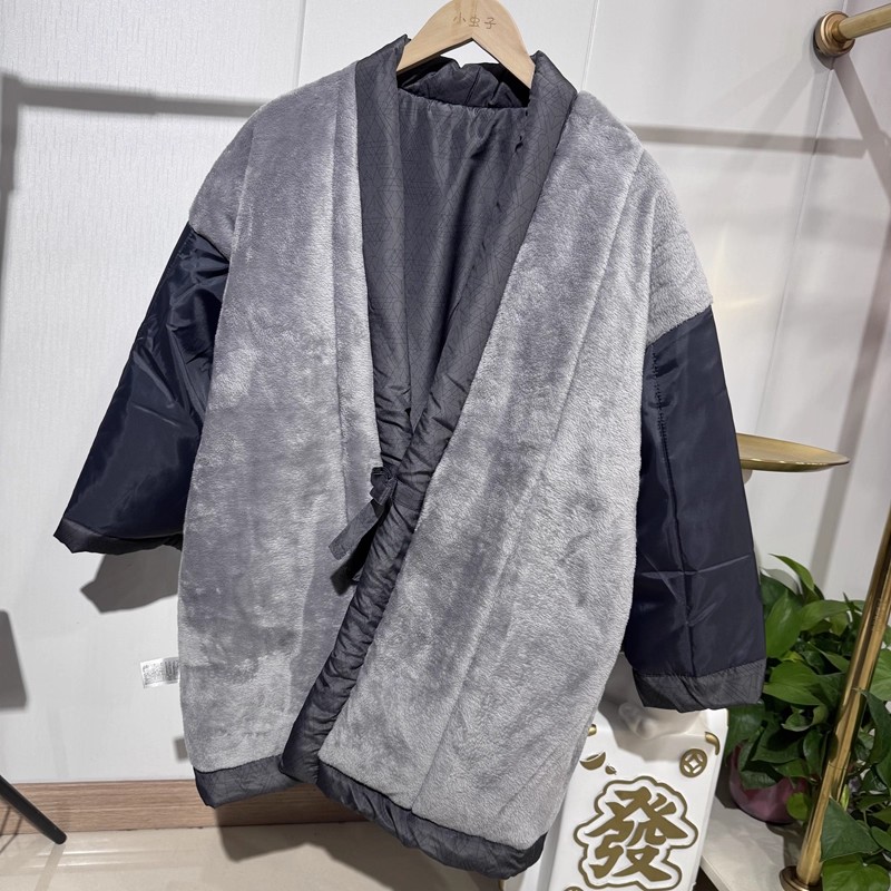 Traditioneller japanischer Han – Traditional Winter Japanese Clothing Bewertung und Preis
